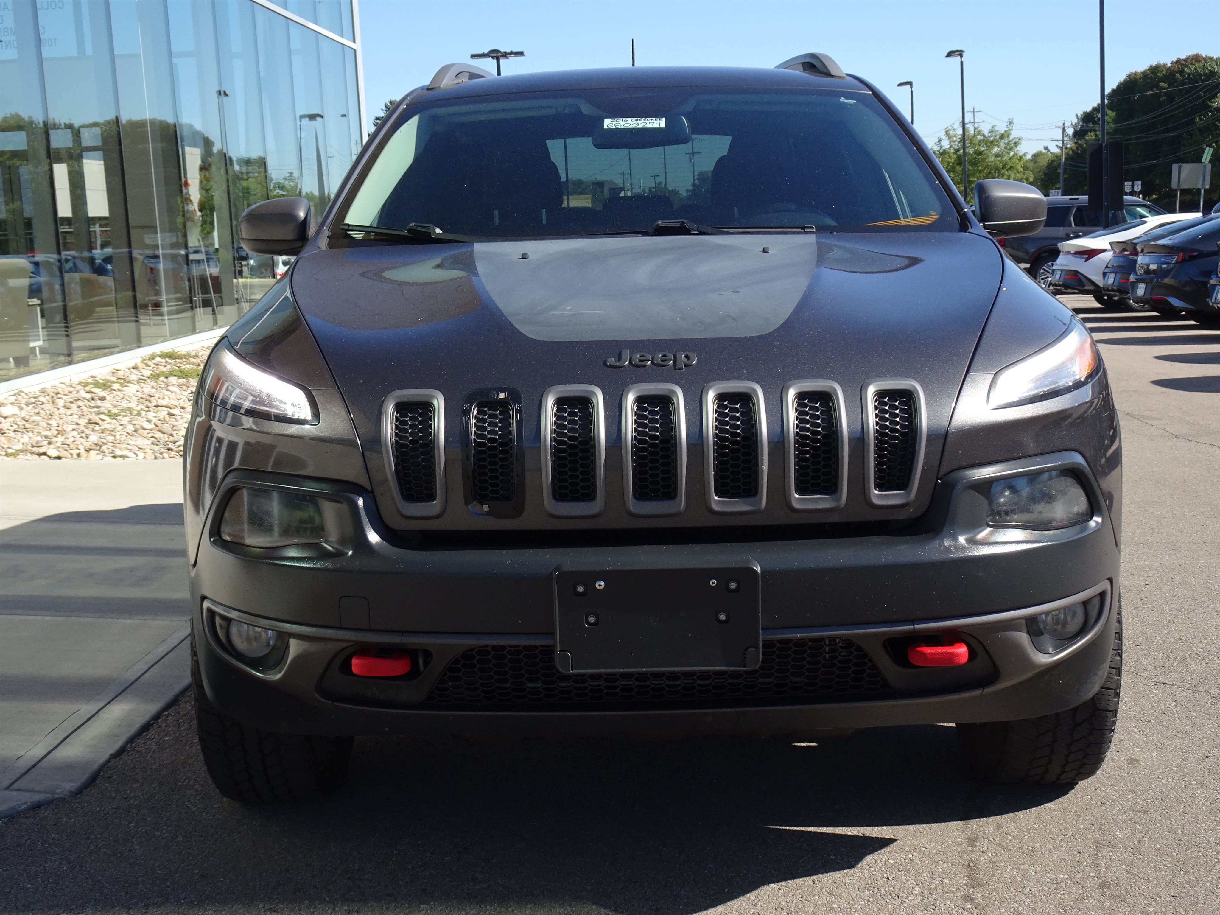 Used 2016 Jeep Cherokee Trailhawk w/ Cold Weather Group AWD/4WD image 7