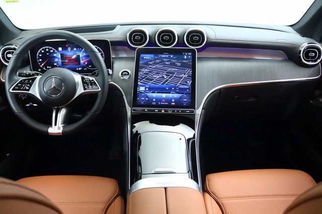 Used 2024 Mercedes-Benz GLC 300 4MATIC w/ Driver Assistance Package image 23