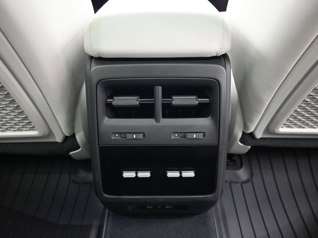 New 2026 Porsche Macan Electric image 8