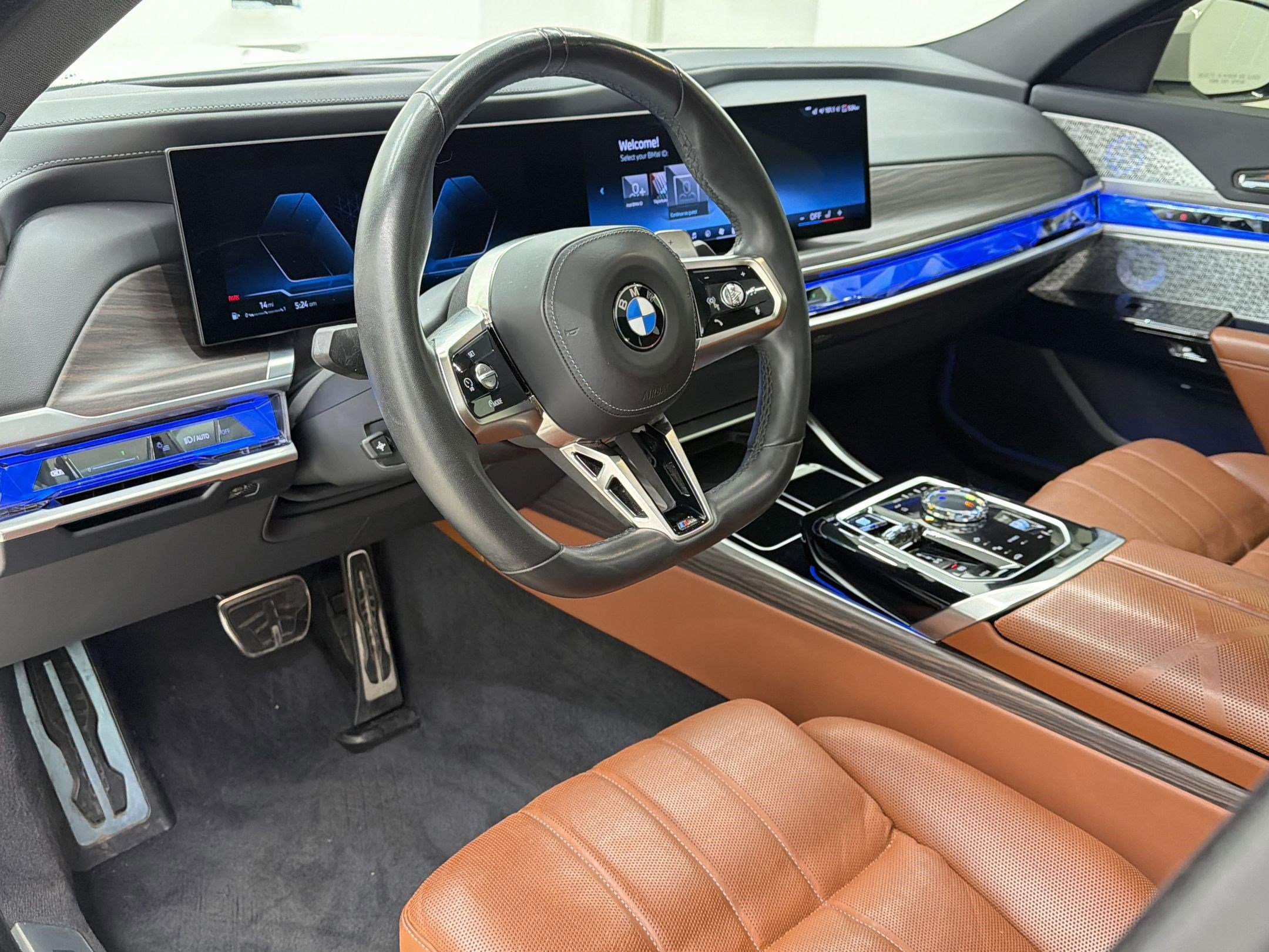 Certified 2023 BMW 760i xDrive w/ Executive Package image 4