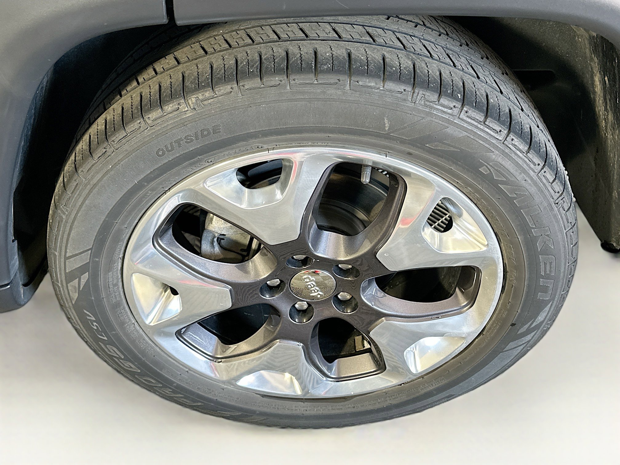 Used 2020 Jeep Compass Limited FWD image 11