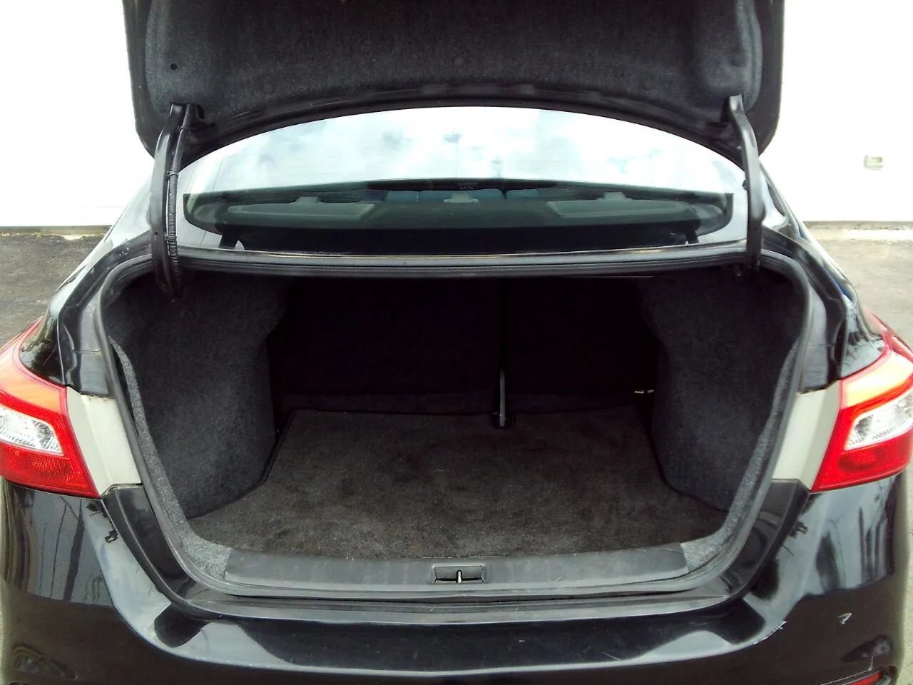Used 2019 Nissan Sentra SR FWD image 36
