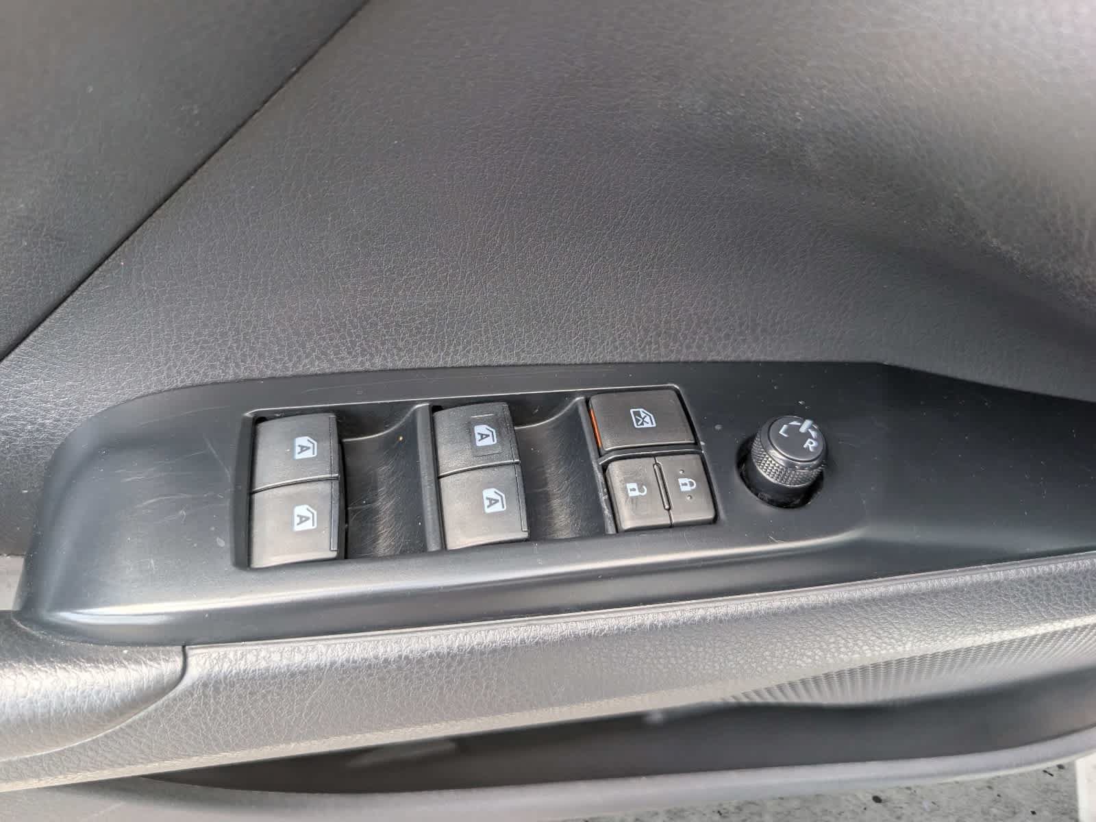 Used 2020 Toyota Camry SE FWD image 18