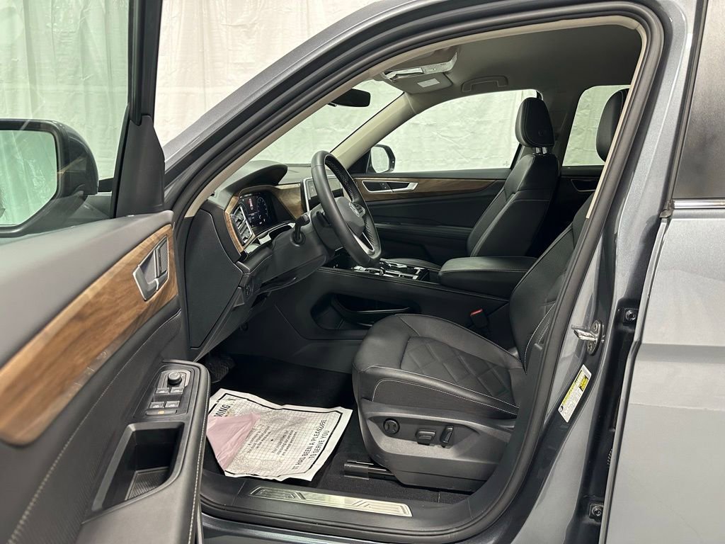 Used 2025 Volkswagen Atlas SE AWD/4WD image 10