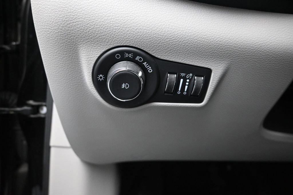 Used 2023 Jeep Compass Limited AWD/4WD image 12