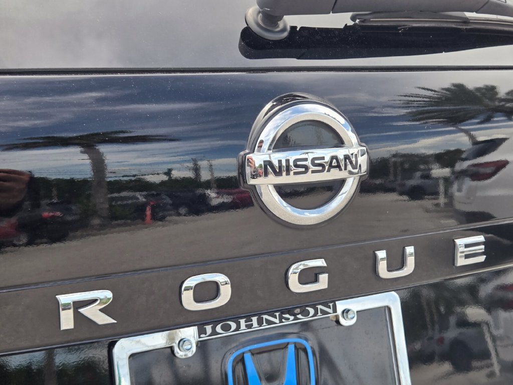 Used 2021 Nissan Rogue SV FWD image 14