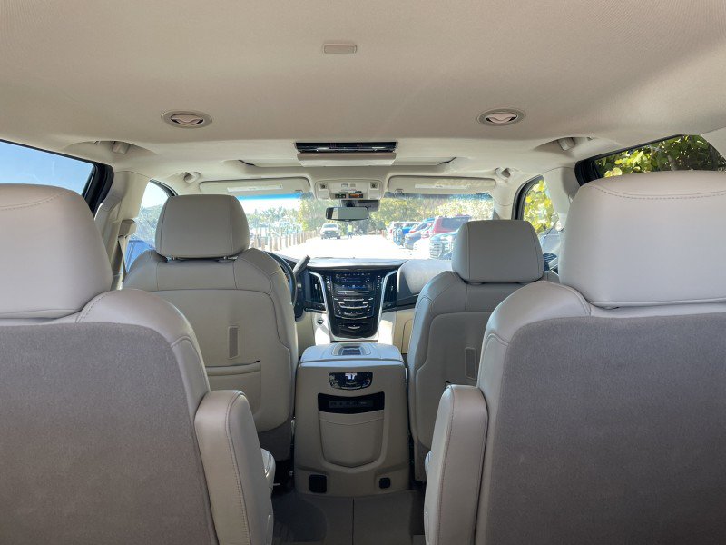 Used 2020 Cadillac Escalade Premium Luxury image 35