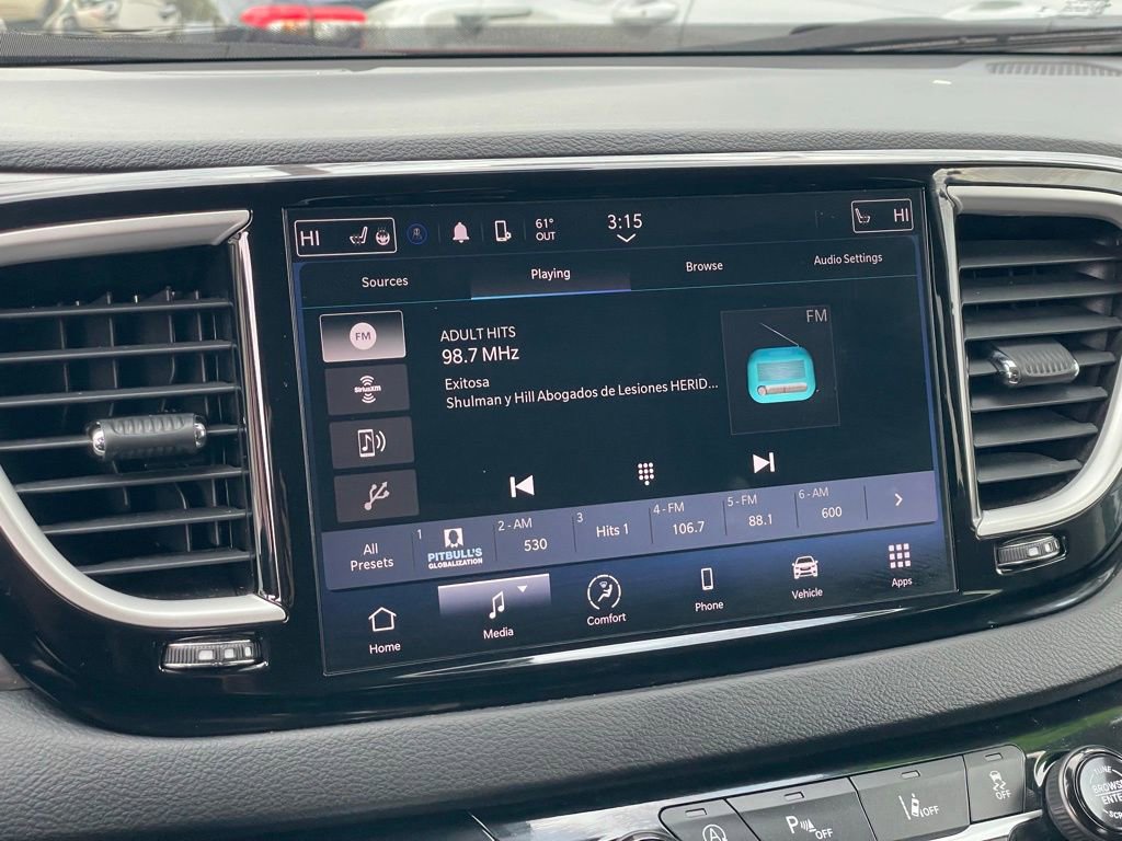 Used 2023 Chrysler Pacifica Touring-L image 22