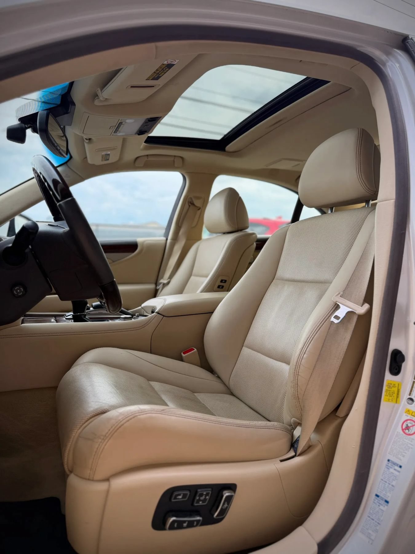 Used 2017 Lexus LS 460 AWD w/ Comfort Package image 8