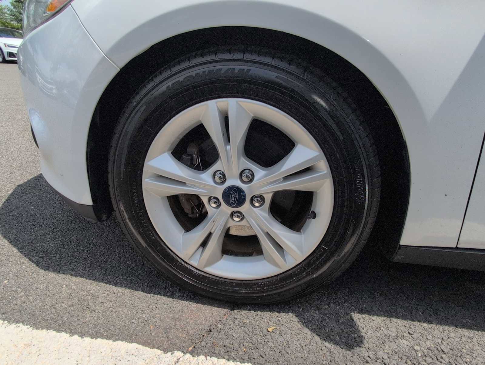 Used 2014 Ford Focus SE w/ SE Winter Package FWD image 14