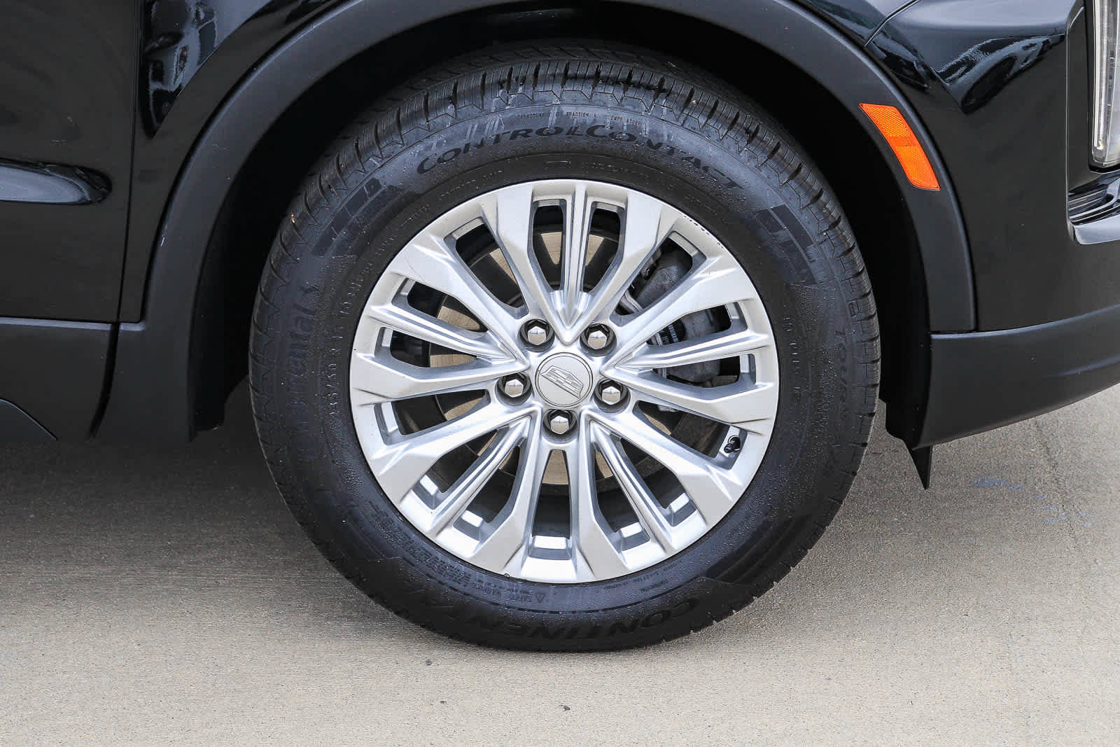 Used 2024 Cadillac XT4 Luxury w/ Cold Weather Package FWD image 9