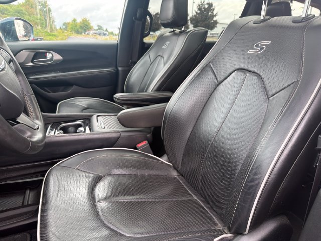 Used 2022 Chrysler Pacifica Limited w/ Uconnect Theater Family Group AWD/4WD image 10