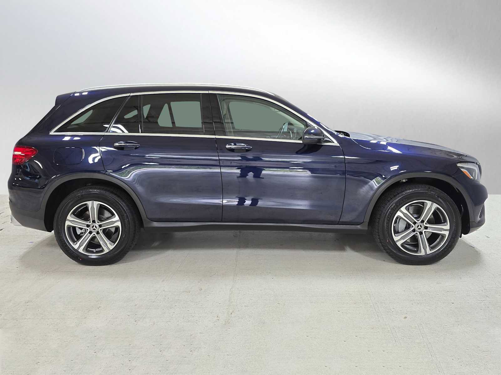 Used 2019 Mercedes-Benz GLC 300 4MATIC image 2