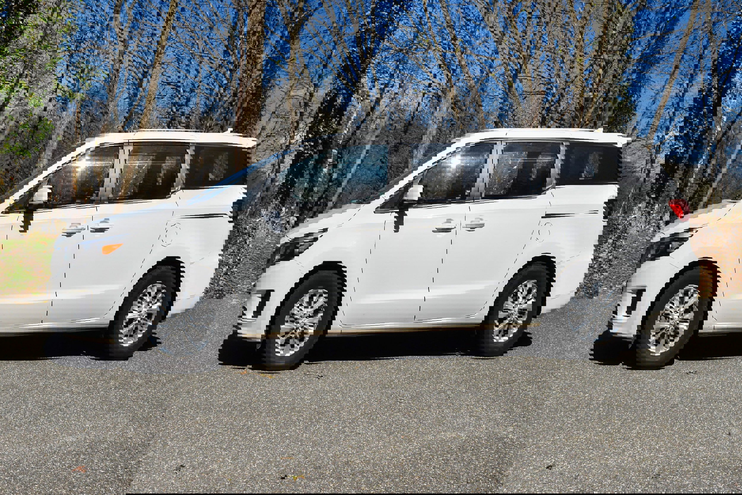 Used 2018 Kia Sedona L image 3