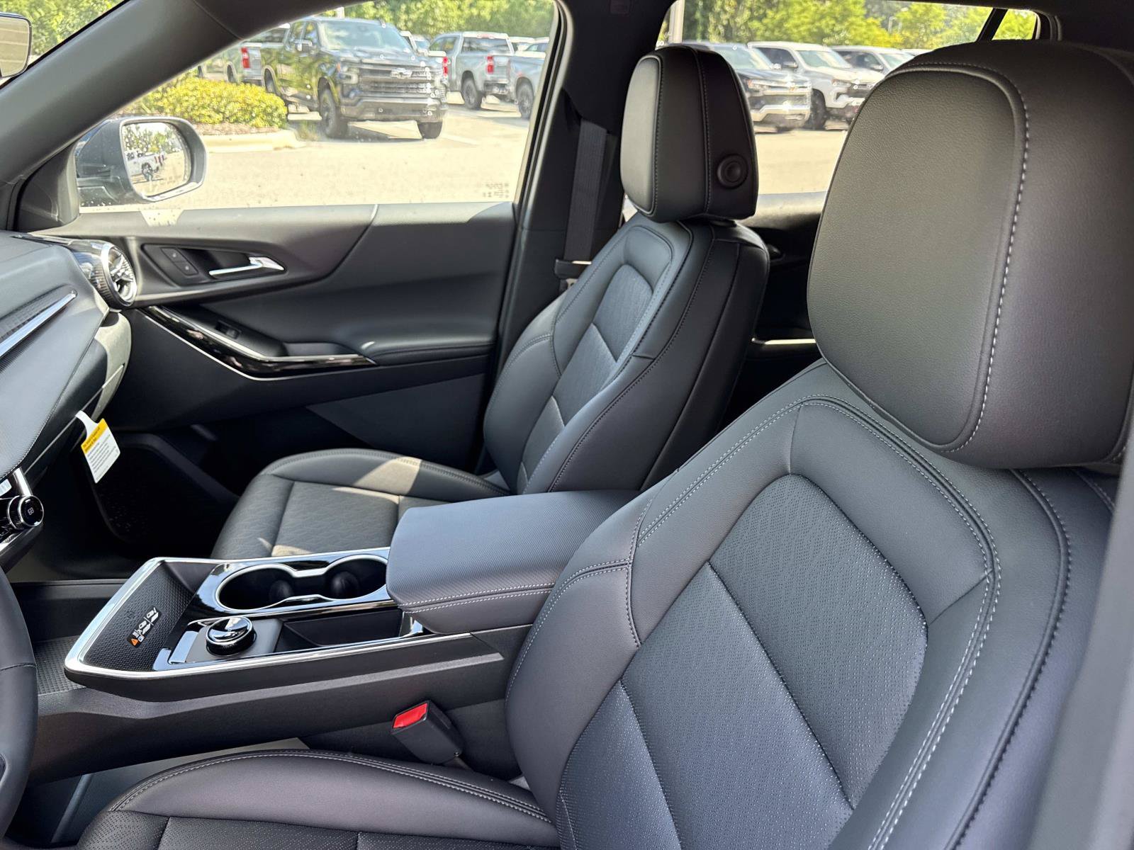 New 2027 Chevrolet Equinox LT w/ Convenience Package II FWD image 20