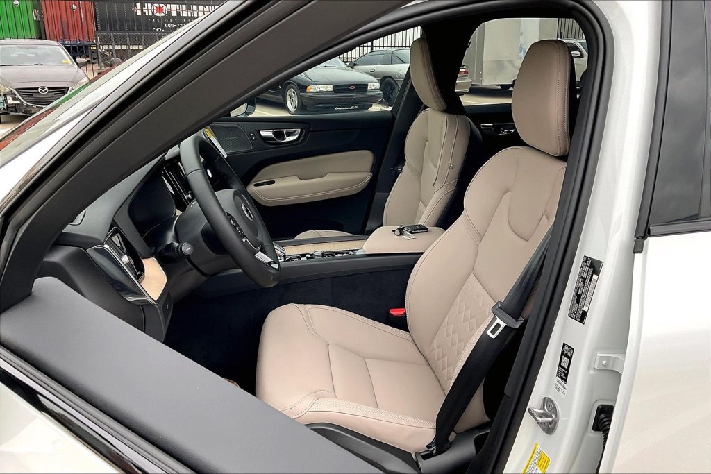 New 2026 Volvo XC60 B5 Plus w/ Protection Package Premier AWD/4WD image 32