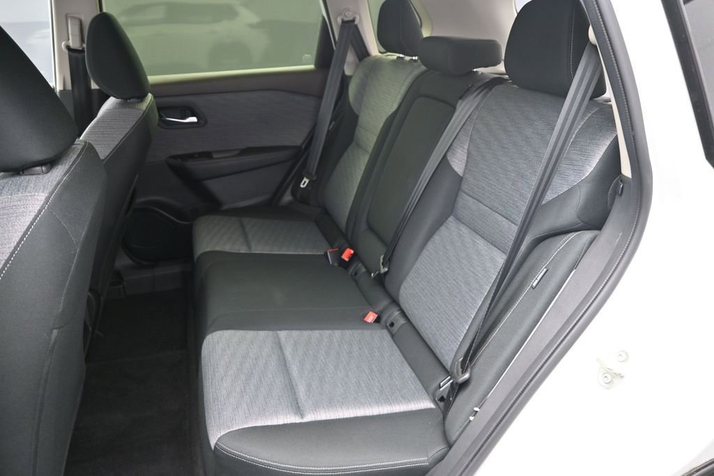 Used 2023 Nissan Rogue SV FWD image 12