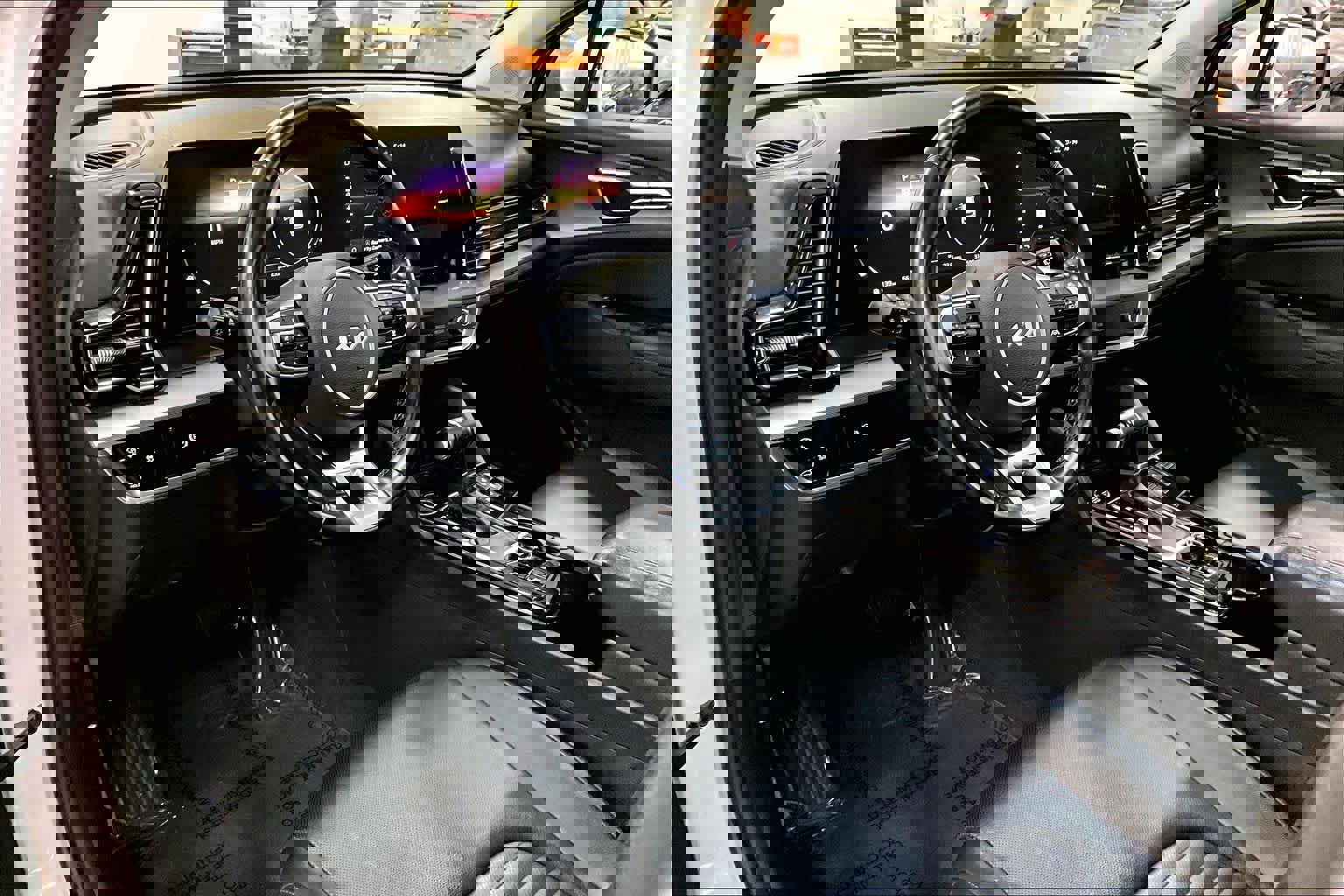 Used 2023 Kia Sportage SX image 18