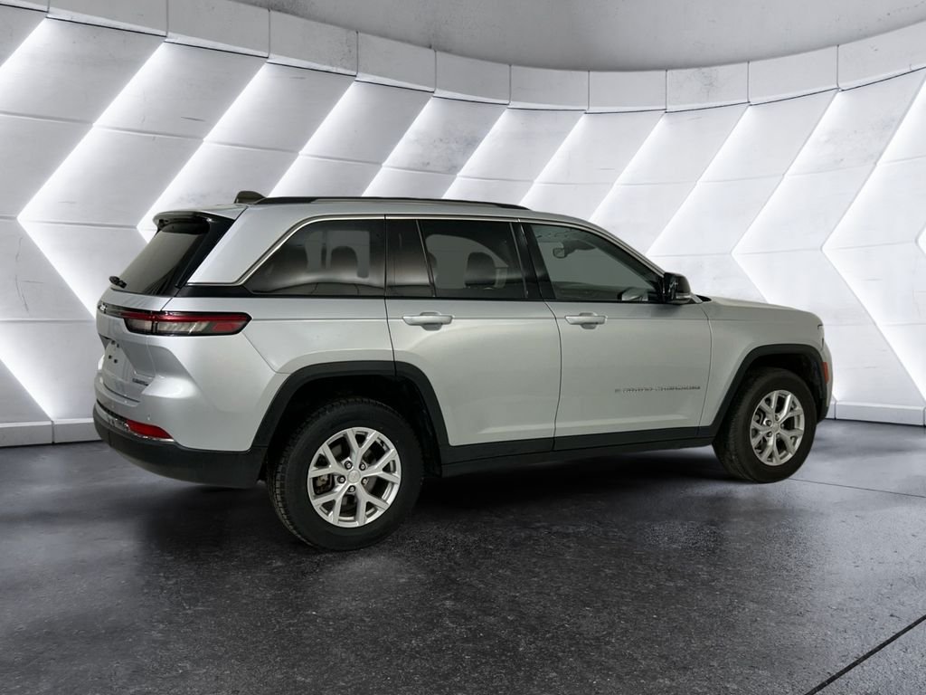 Used 2023 Jeep Grand Cherokee Limited AWD/4WD image 4