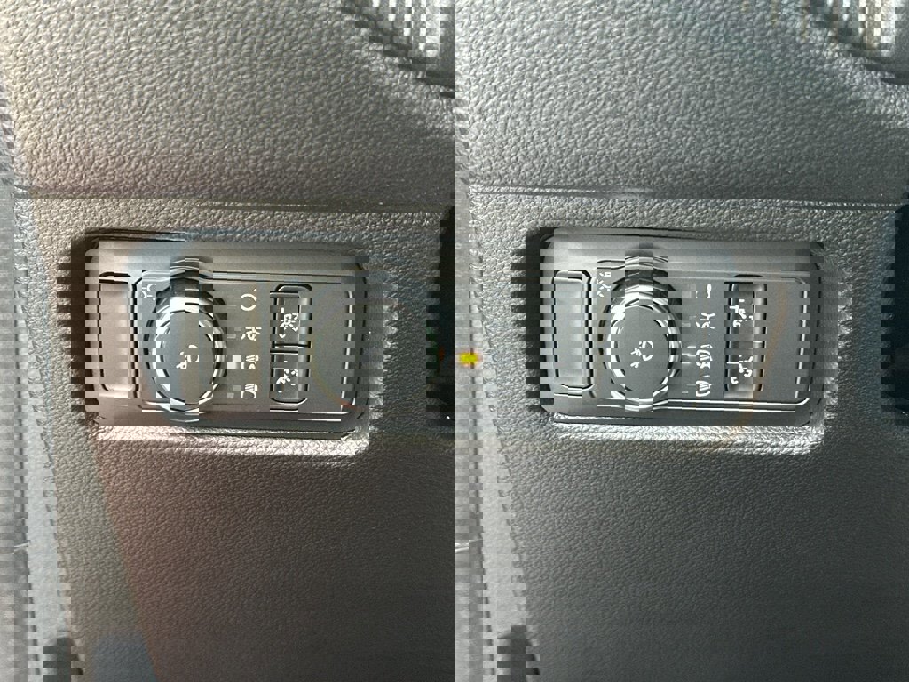 New 2025 Ford Ranger Lariat w/ Chrome Accent Package image 29