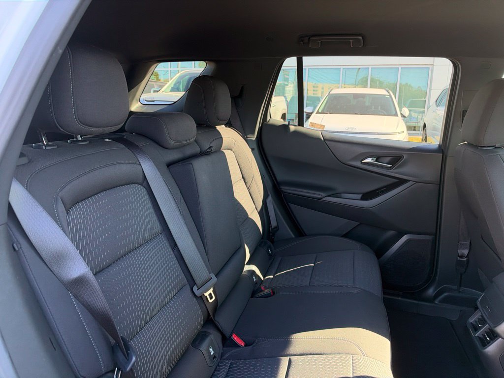 Used 2026 Chevrolet Equinox LT AWD/4WD image 24