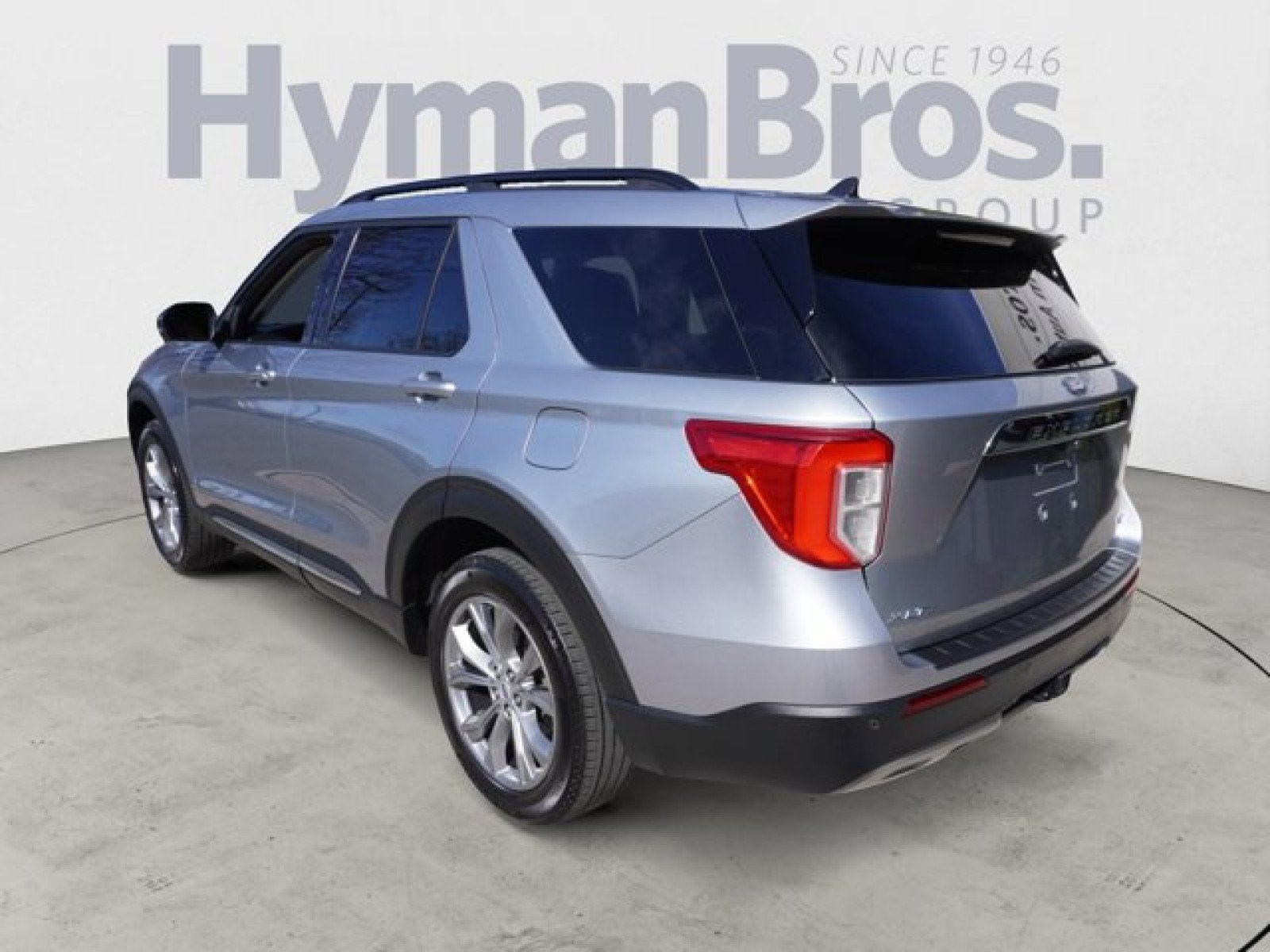 Used 2022 Ford Explorer XLT w/ Equipment Group 202A AWD/4WD image 7