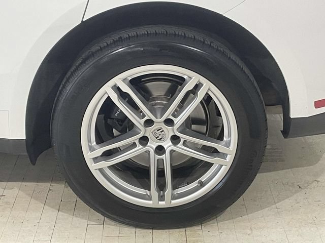 Certified 2024 Porsche Macan AWD/4WD image 12