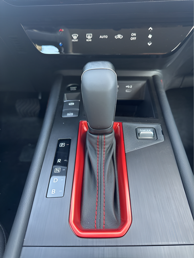 New 2026 Nissan Kicks SR FWD image 13