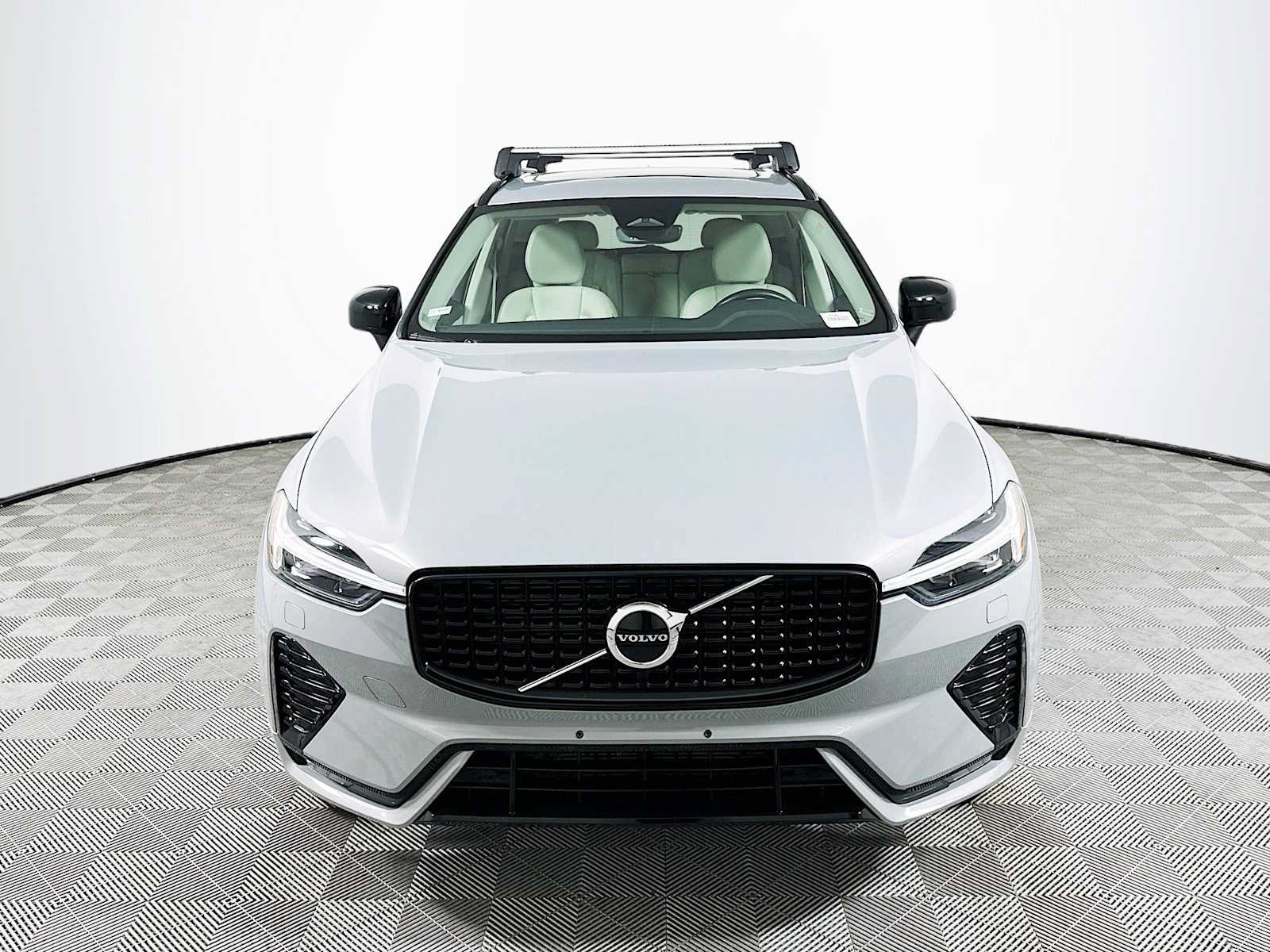 Used 2024 Volvo XC60 B5 Core w/ Climate Package AWD/4WD image 2