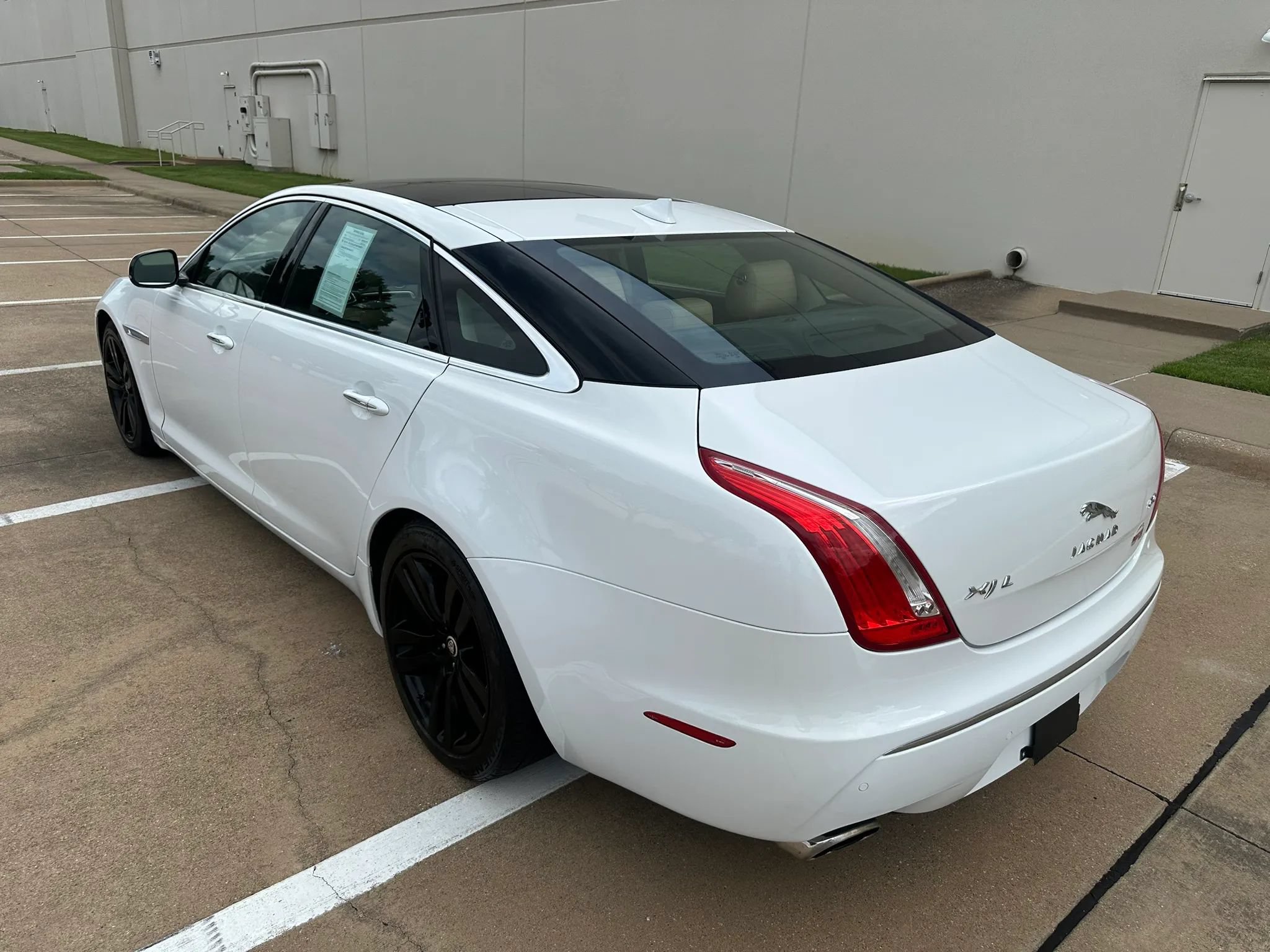 Used 2013 Jaguar XJ L Portfolio RWD image 13