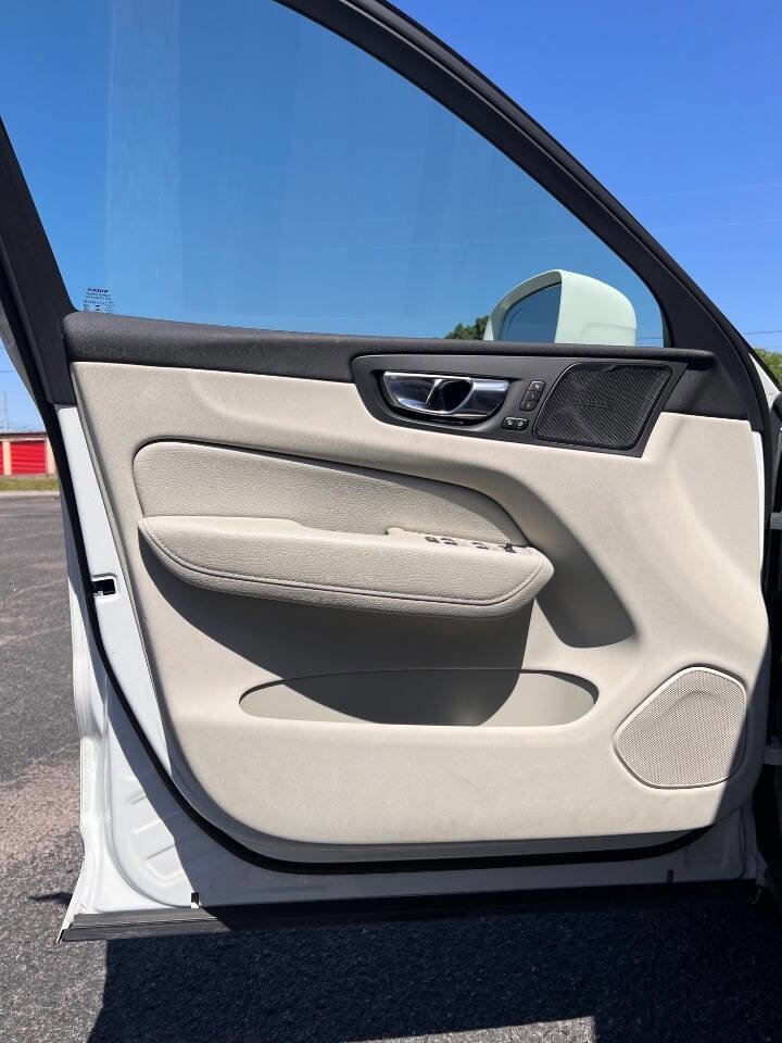 Used 2019 Volvo XC60 T5 Inscription w/ Protection Package Premier AWD/4WD image 12