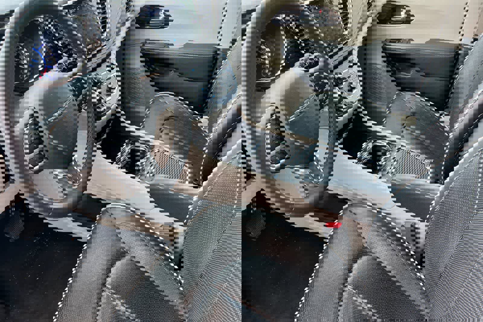 Used 2023 Chrysler Pacifica Limited image 14