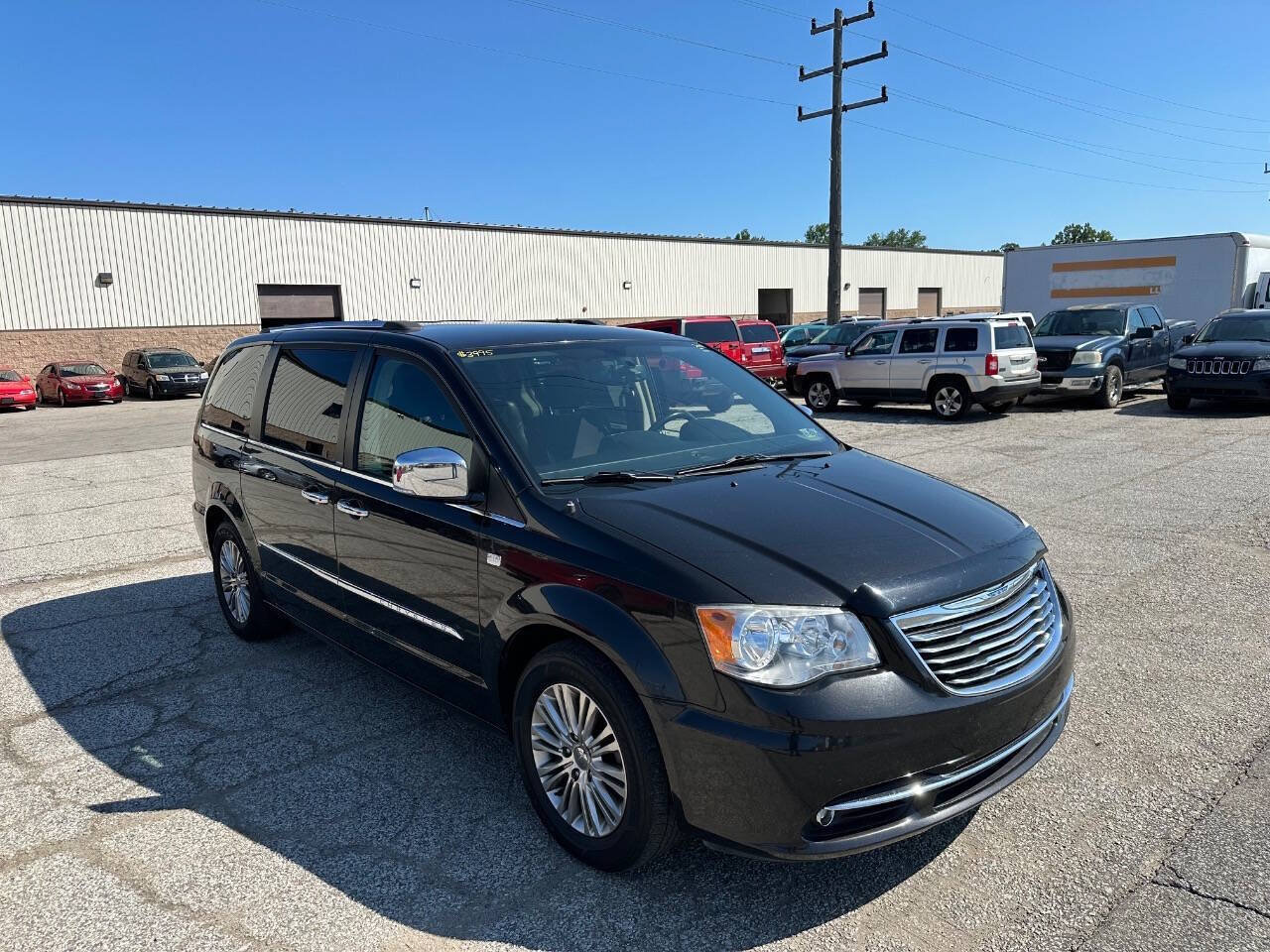 Used 2014 Chrysler Town & Country Touring-L FWD image 7