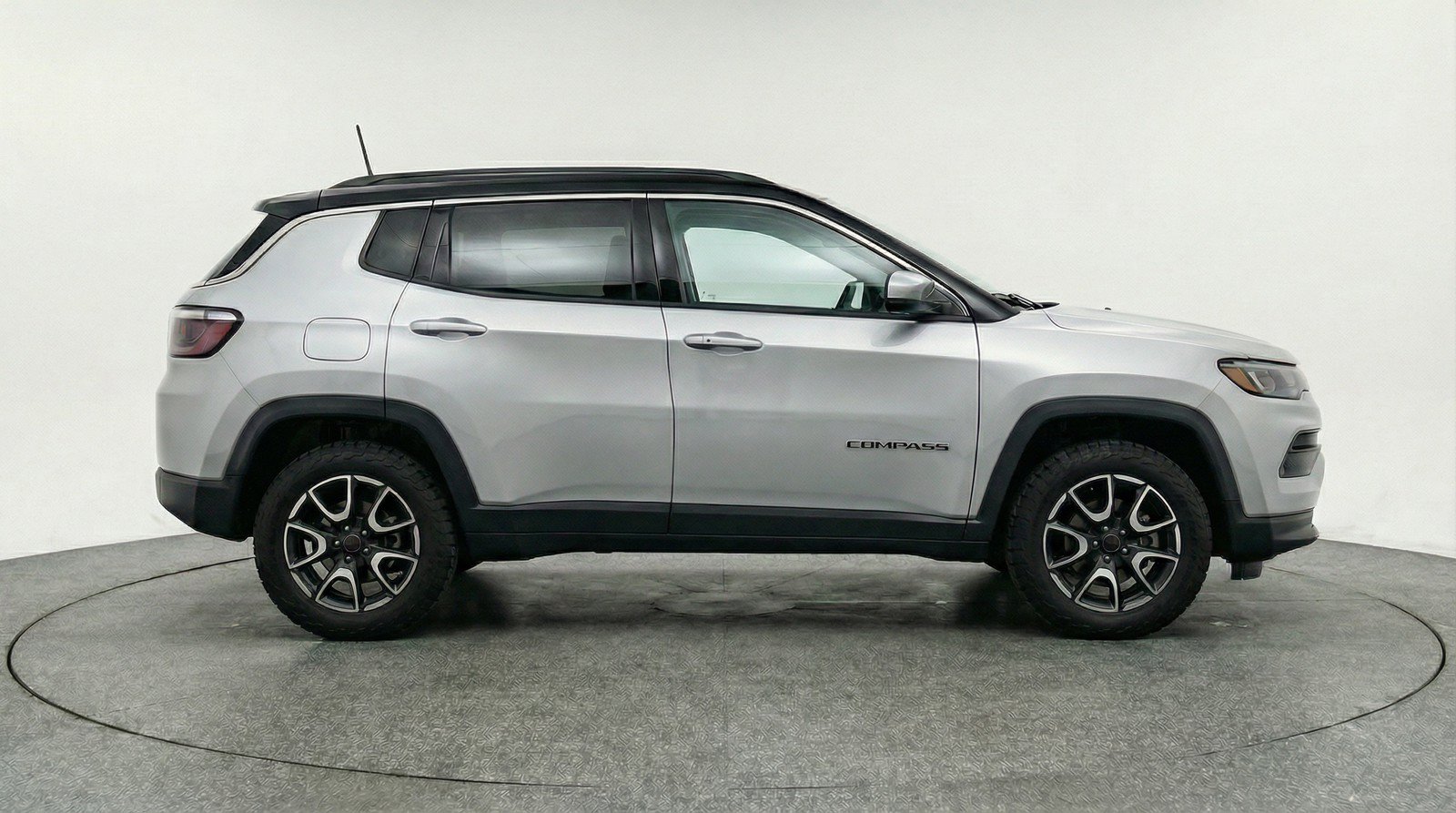 Used 2025 Jeep Compass Trailhawk AWD/4WD image 11