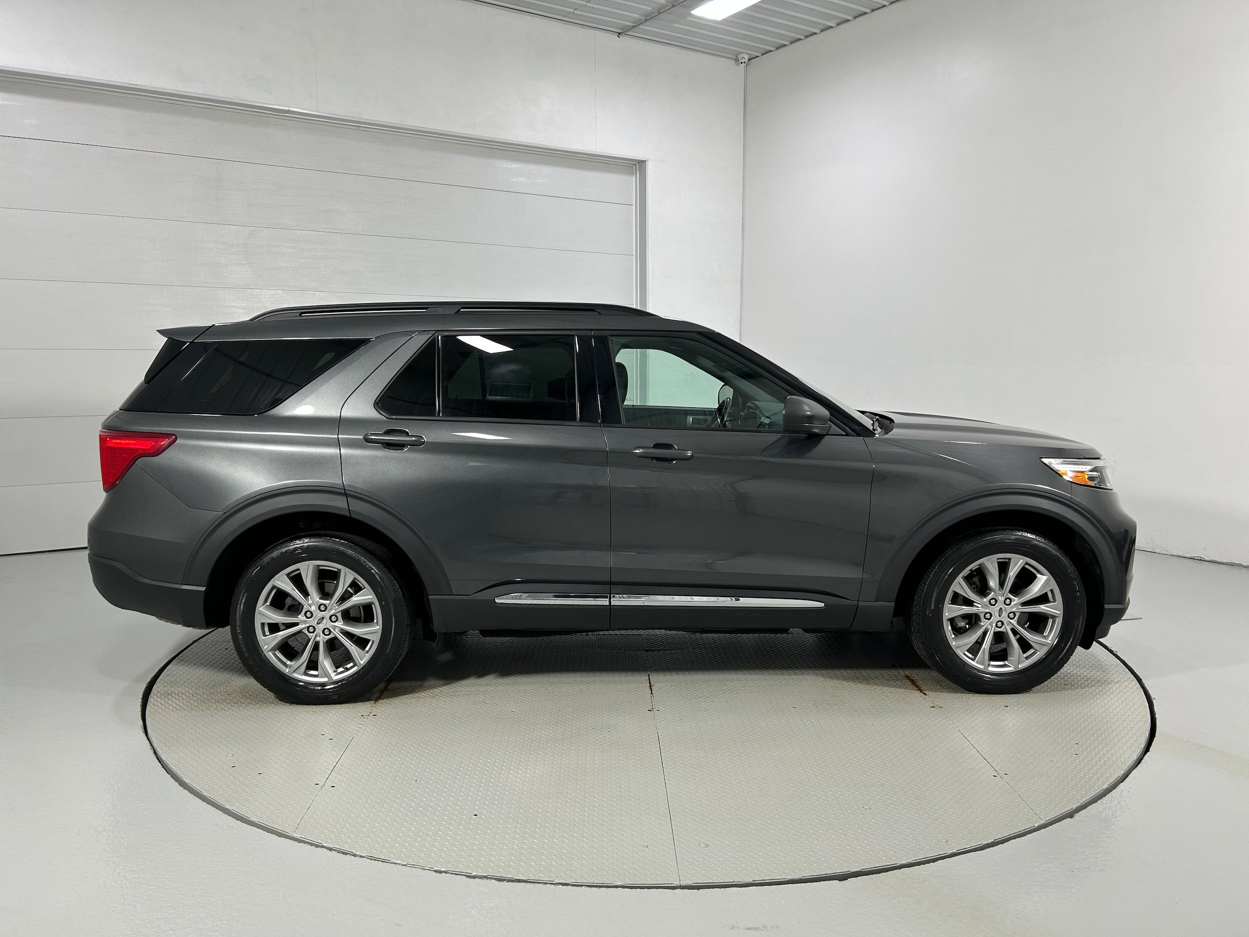 Used 2020 Ford Explorer XLT w/ Equipment Group 202A image 40