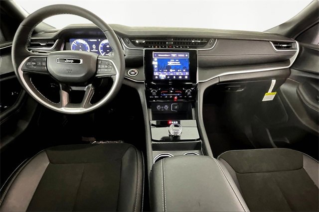 New 2025 Jeep Grand Cherokee Altitude image 6