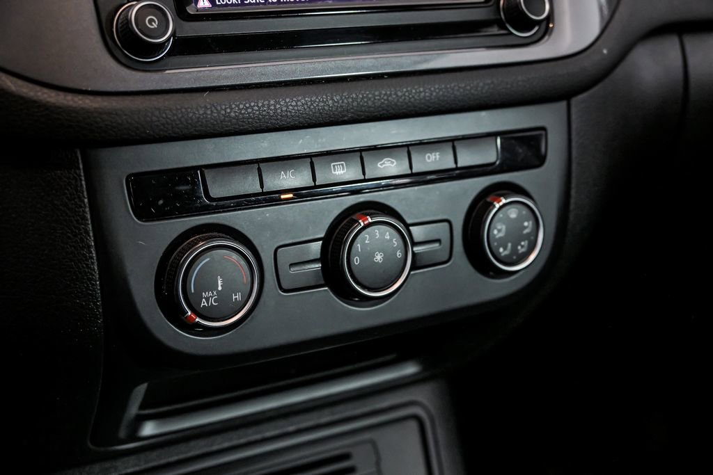 Used 2017 Volkswagen Tiguan Limited image 19