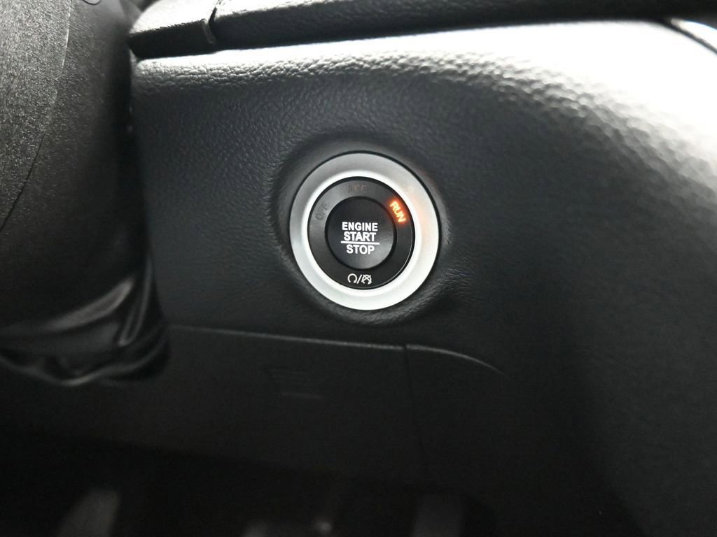 Used 2024 Chrysler Pacifica Touring image 25