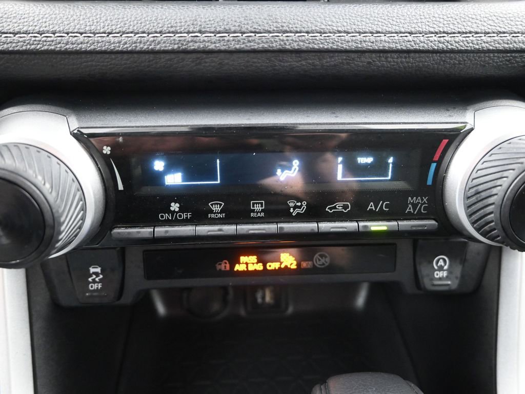 Used 2024 Toyota RAV4 LE image 21