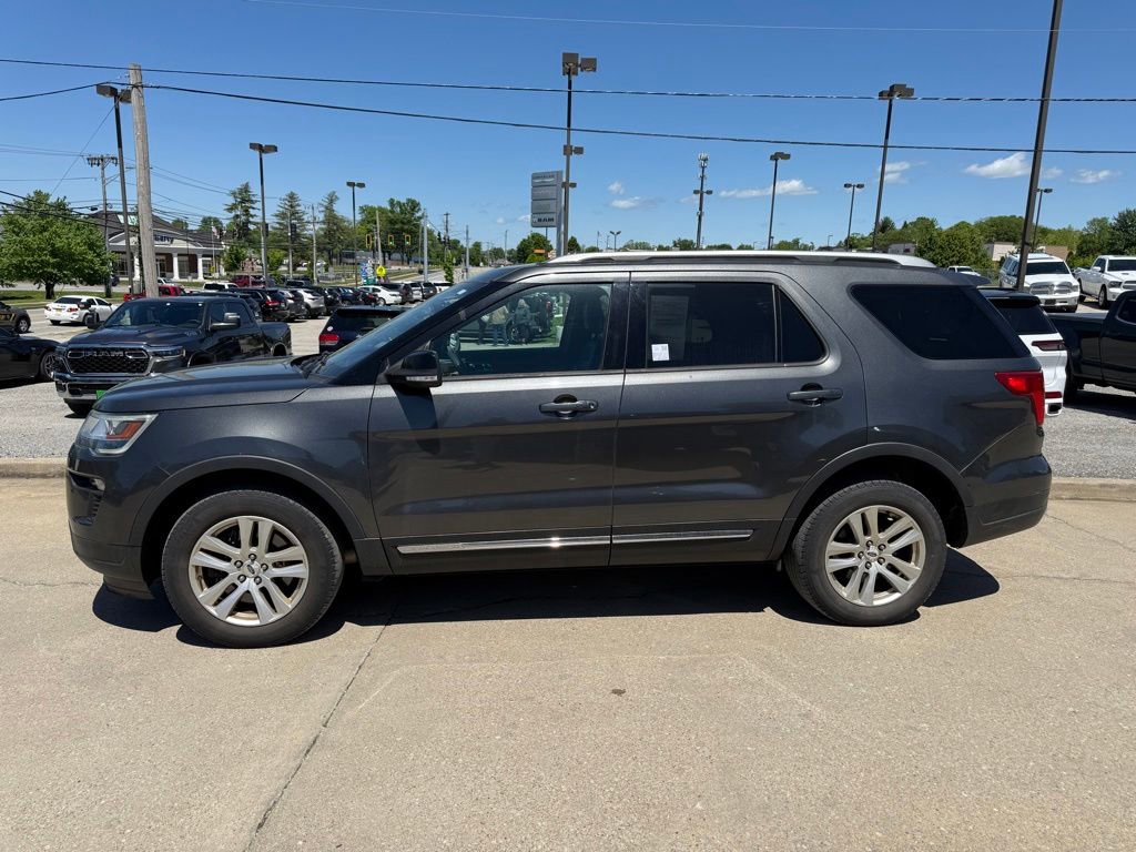Used 2018 Ford Explorer XLT w/ Equipment Group 202A AWD/4WD image 9