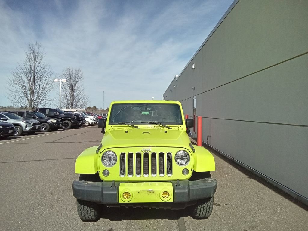 Used 2016 Jeep Wrangler Unlimited Sahara w/ Connectivity Group image 4