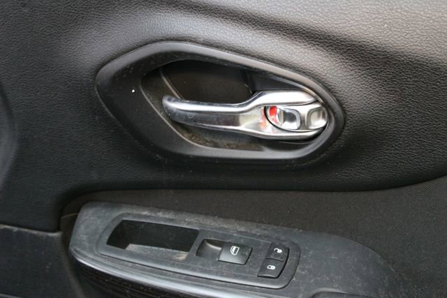 Used 2017 Jeep Cherokee Sport w/ Cold Weather Group FWD image 9