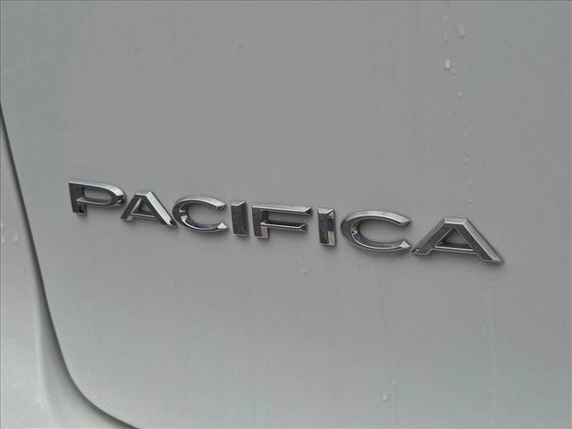 Used 2025 Chrysler Pacifica Select FWD image 13