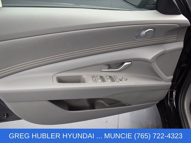 Used 2025 Hyundai Elantra SEL FWD image 15