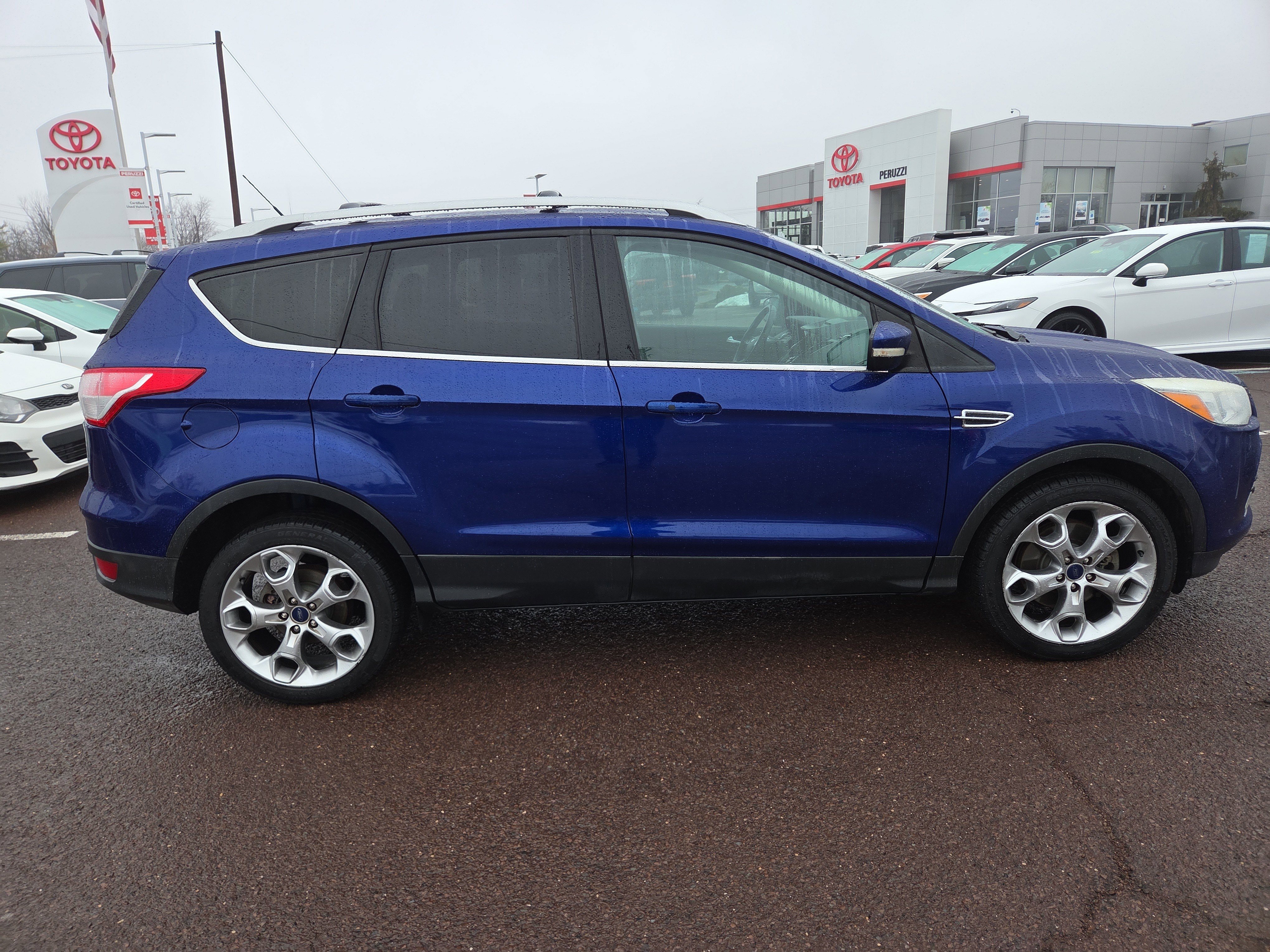 Used 2016 Ford Escape Titanium image 2