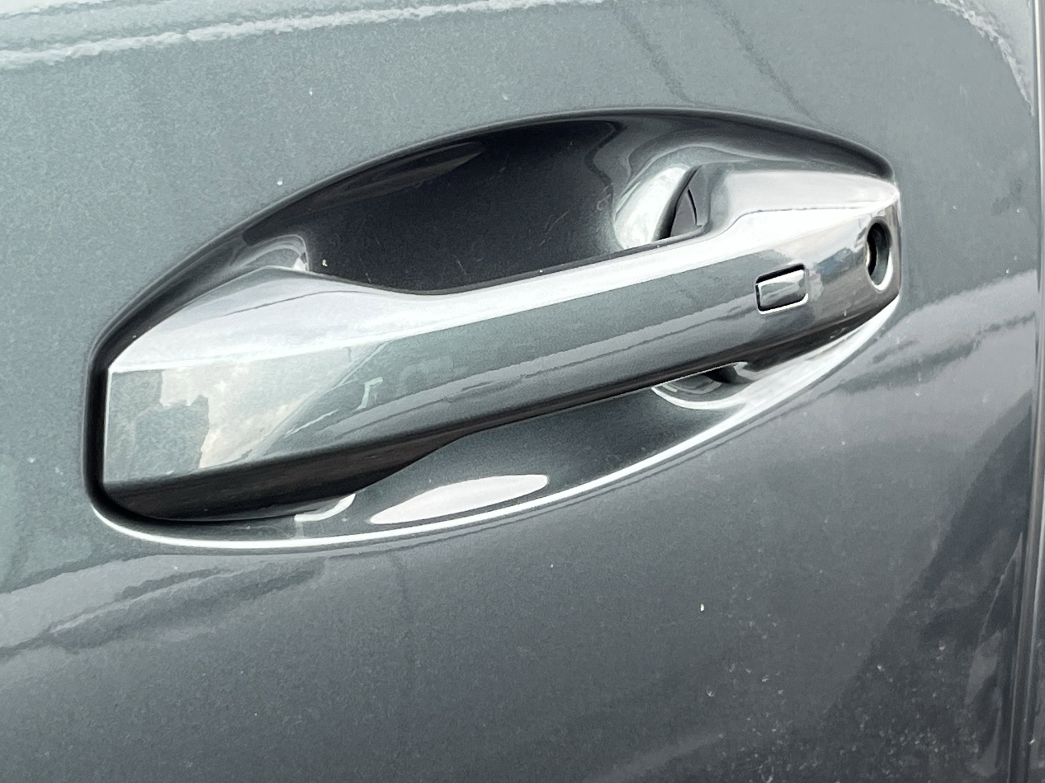 Used 2025 Nissan Armada SL w/ Captain's Chari Seat Package image 5