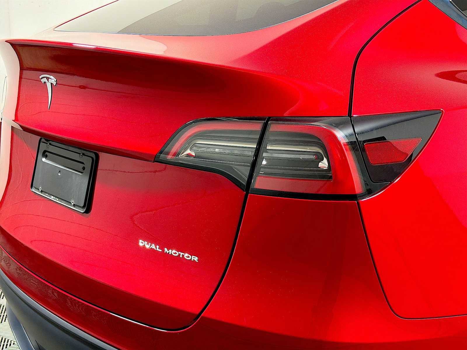 Used 2024 Tesla Model Y Long Range AWD/4WD image 27