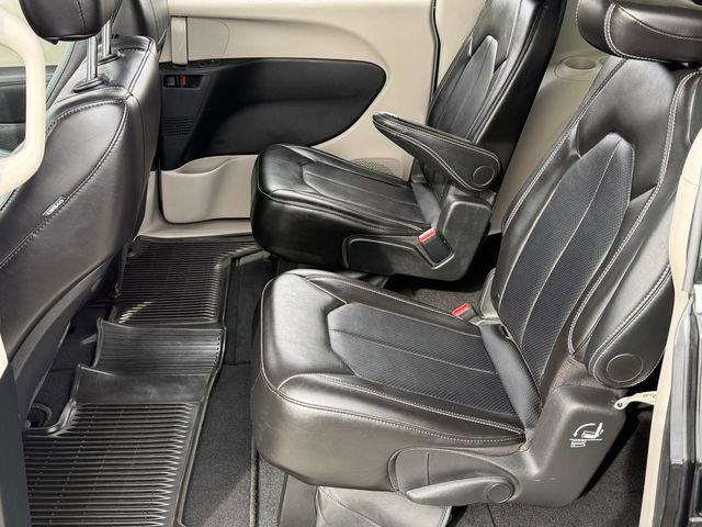 Used 2024 Chrysler Pacifica Touring-L image 22
