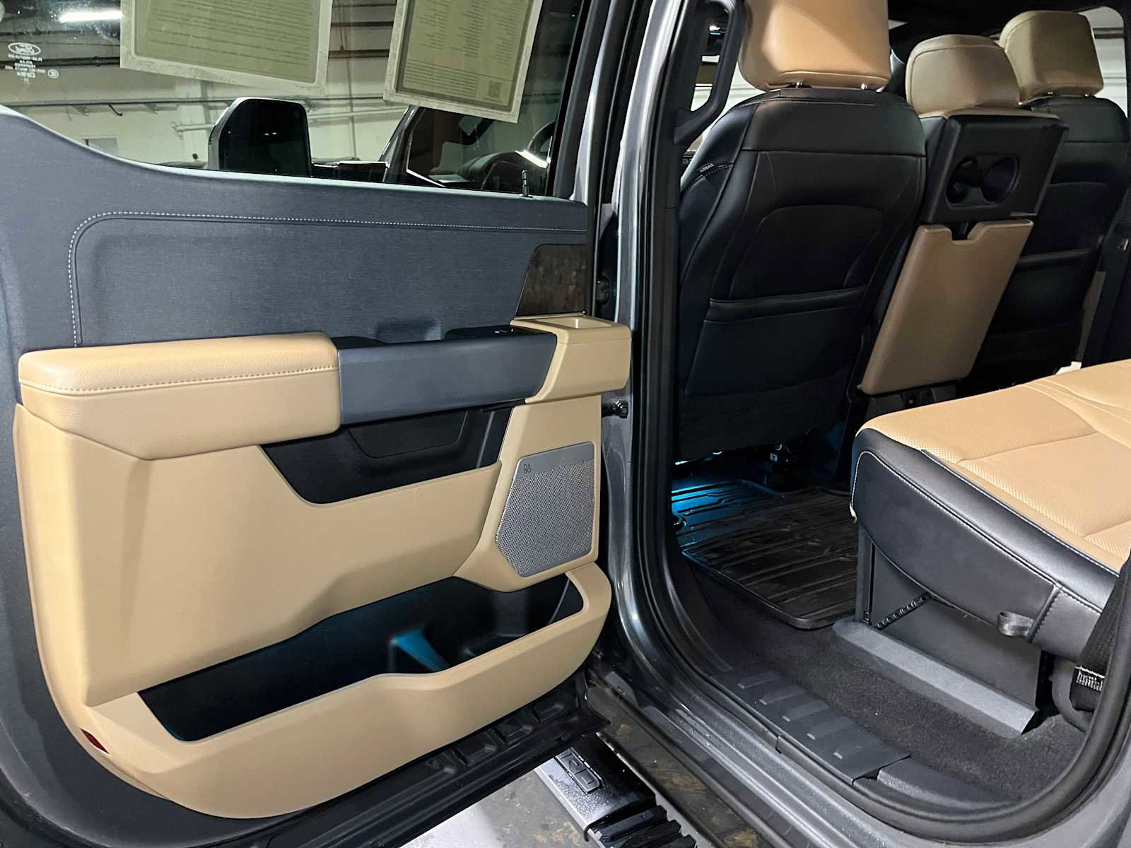 Used 2024 Ford F350 Lariat w/ Sport Appearance Package image 19