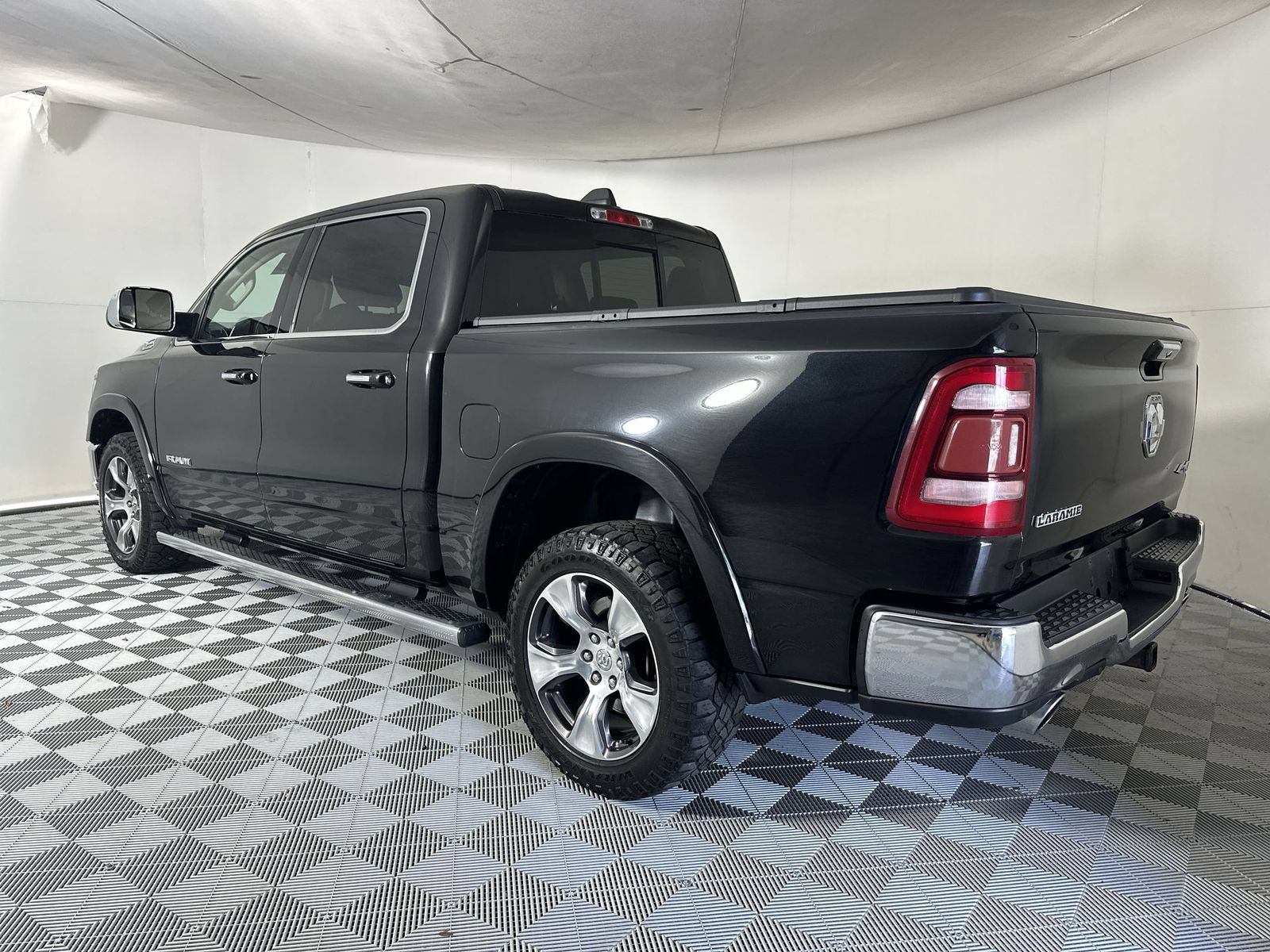 Used 2019 RAM 1500 Laramie AWD/4WD image 6